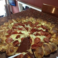 Photo taken at Pizza Hut by Sikmer C. on 2/26/2012