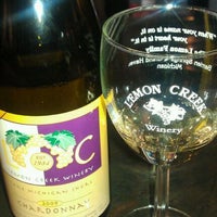 Das Foto wurde bei Lemon Creek Winery - Grand Haven Tasting Room von Aaron C. am 2/4/2012 aufgenommen