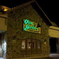 Photo taken at Olive Garden by Robin J. on 8/11/2012