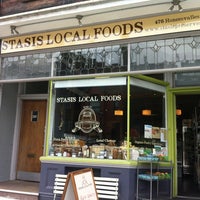 Foto tomada en Stasis Local Foods Home of Stasis Preserves  por Michelle G. el 7/19/2012