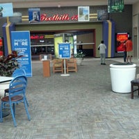Das Foto wurde bei Foothills Mall von Aaron G. am 3/1/2012 aufgenommen