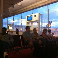 Photo taken at Paris CDG Aeroport Terminal 1 Hall 2 Porte 14 US Airways by Hyeseung H. on 7/18/2012