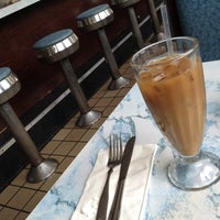 Das Foto wurde bei New Post Coffee Shop von amy am 7/31/2012 aufgenommen