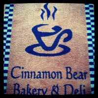 Foto tomada en Cinnamon Bear Bakery &amp;amp; Deli  por Jordan S. el 6/6/2012