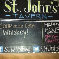 รูปภาพถ่ายที่ St. John&amp;#39;s Tavern โดย Kati S. เมื่อ 5/24/2012