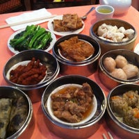 Снимок сделан в Kirin Court Chinese Restaurant пользователем Roxanne O. 4/20/2012