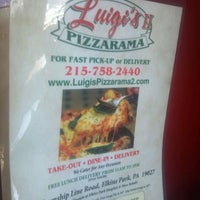 รูปภาพถ่ายที่ Luigi&amp;#39;s Pizzarama II โดย Becky M. เมื่อ 2/14/2012