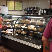 7/18/2012 tarihinde Leslie D.ziyaretçi tarafından Cafe Anderson'de çekilen fotoğraf