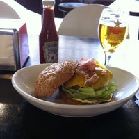 8/30/2012 tarihinde Audrey-Anneziyaretçi tarafından Burger Nass'de çekilen fotoğraf