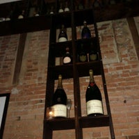 รูปภาพถ่ายที่ The Bubble Lounge โดย V เมื่อ 4/7/2012