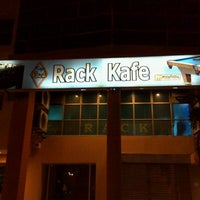 Снимок сделан в Rack Cafe пользователем Farid D. 7/26/2011