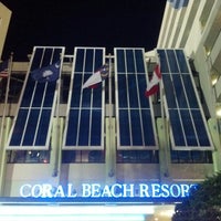Das Foto wurde bei Coral Beach Resort and Suites von Rosalia V. am 8/4/2012 aufgenommen