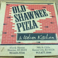 รูปภาพถ่ายที่ Old Shawnee Pizza &amp;amp; Italian Kitchen โดย Tiffany G. เมื่อ 6/12/2012
