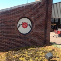 Foto tirada no(a) The Salvation Army Family Store &amp;amp; Adult Rehabilitation Center por Richard P. em 3/13/2012