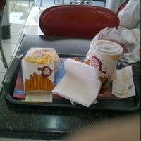 Photo taken at Burger King by Abdullah Ibrahim on 2/21/2012