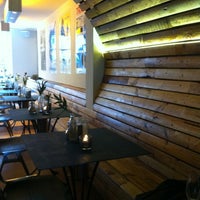 รูปภาพถ่ายที่ MOES eet- en drinklokaal โดย Carel K. เมื่อ 6/23/2012