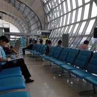 Photo taken at Gate A4A by Phongyuth N. on 7/22/2012