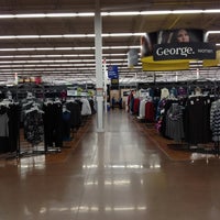 Foto tomada en Walmart Supercentre  por Deborah B. el 12/16/2011