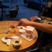 Photo taken at The Coffee Bean &amp;amp; Tea Leaf 정독도서관앞점 by 혜인 서. on 6/27/2012