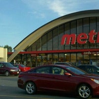 รูปภาพถ่ายที่ Metro โดย Robin C. เมื่อ 9/18/2011