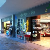 Photo taken at 文星堂 ThinkPark店 by ロンゴロンゴ on 7/11/2011