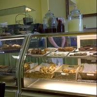Foto tomada en Main Street Bakery &amp;amp; Cafe  por Ingrid K. el 12/19/2011