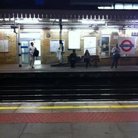 Finchley Central London Underground Station - Metro Station in London