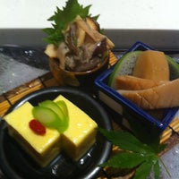 Снимок сделан в Sushi Zen пользователем Shizuka M. 8/7/2011