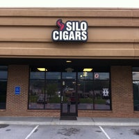 Foto scattata a Silo Cigars Inc. da Paul W. il 5/14/2011