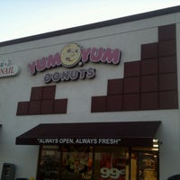 Photo taken at Yum Yum Donuts by Ijaz A. on 9/9/2011