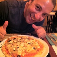 Снимок сделан в Pasta Pesto Pizza пользователем Mazen M. 12/2/2011