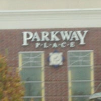 Foto tomada en Parkway Place Mall  por Francisco M. el 11/23/2011