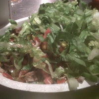 Photo taken at Chipotle Mexican Grill by Lis s. on 11/19/2011