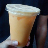 Photo taken at Heng Seng Guan Fresh Fruit Juice by Fuqi K. on 9/15/2011