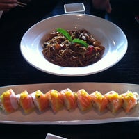 Foto tomada en Nozumi Asian Cuisine  por Annabel el 8/14/2012