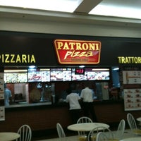 Photo taken at Patroni Pizza by Bruno F. on 5/8/2012