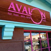 Foto scattata a Avalon for hair, skin and nails da Jeremy R. il 11/22/2011