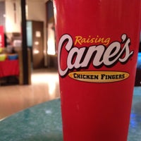 Photo prise au Raising Cane&amp;#39;s Chicken Fingers par Frankie D. le4/21/2012