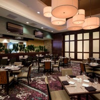Foto tirada no(a) Elements Restaurant por Blue Magnet I. em 12/23/2011
