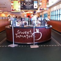 Photo taken at Sweet Tomatoes by Lu V. on 4/21/2011
