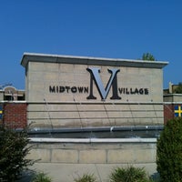 รูปภาพถ่ายที่ Midtown Village โดย Gigantor เมื่อ 9/1/2011