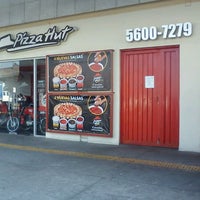 Photo taken at Pizza Hut by Luis G. on 4/10/2012