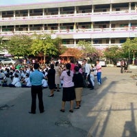 Photo taken at โรงเรียนวัดหลักสี่(ทองใบทิวารีวิทยา) by 9 แ. on 12/13/2011