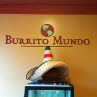 Foto tirada no(a) Burrito Mundo por Tanya I. em 7/28/2011