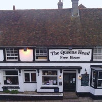 Photo taken at The Queen&amp;#39;s Head Inn by Alex W. on 11/4/2011