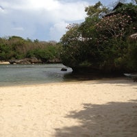 Photo taken at Isla Naburot Island Resort by Raul Y. on 4/4/2012