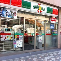 Photo taken at サンクス 渋谷3丁目店 by Erika e Mauricio L. on 3/15/2012