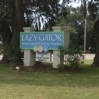 รูปภาพถ่ายที่ Lazy Gator Gifts โดย Brian O. เมื่อ 7/27/2012