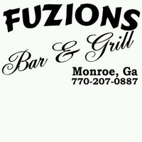 Foto tirada no(a) Fuzions Bar &amp;amp; Grill por Ashley L. em 1/29/2012