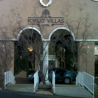 Foto tomada en Forest Villas Hotel  por Pamela M. el 12/26/2011